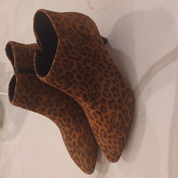 NEW in Box CLARKS Ankle Boot Linvale Sea Tan Leopard Print SZ 7.5 - Picture 1 of 16